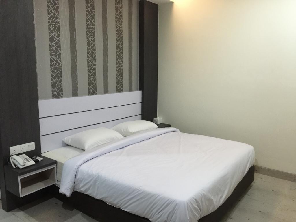 Redlink Hotel Batam Buitenkant foto