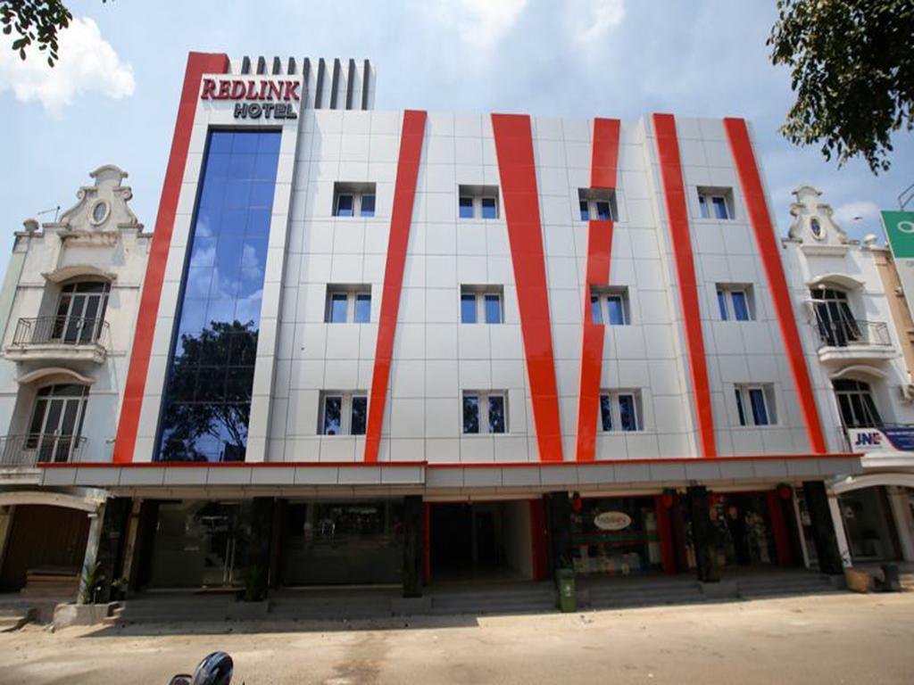 Redlink Hotel Batam Buitenkant foto