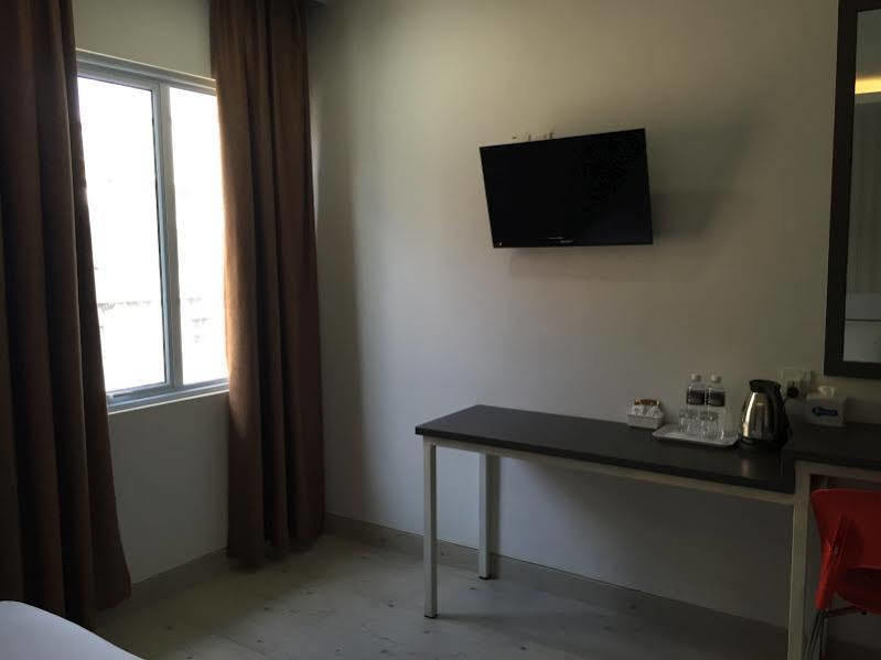 Redlink Hotel Batam Buitenkant foto