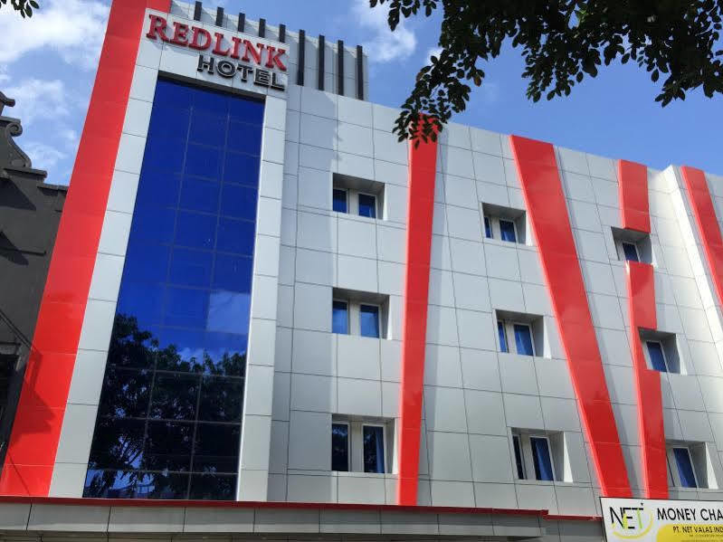 Redlink Hotel Batam Buitenkant foto
